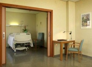 Habitación privada para pacientes operados Dra. Patricia Gutiérrez Ontalvilla- Cirujana Plástica