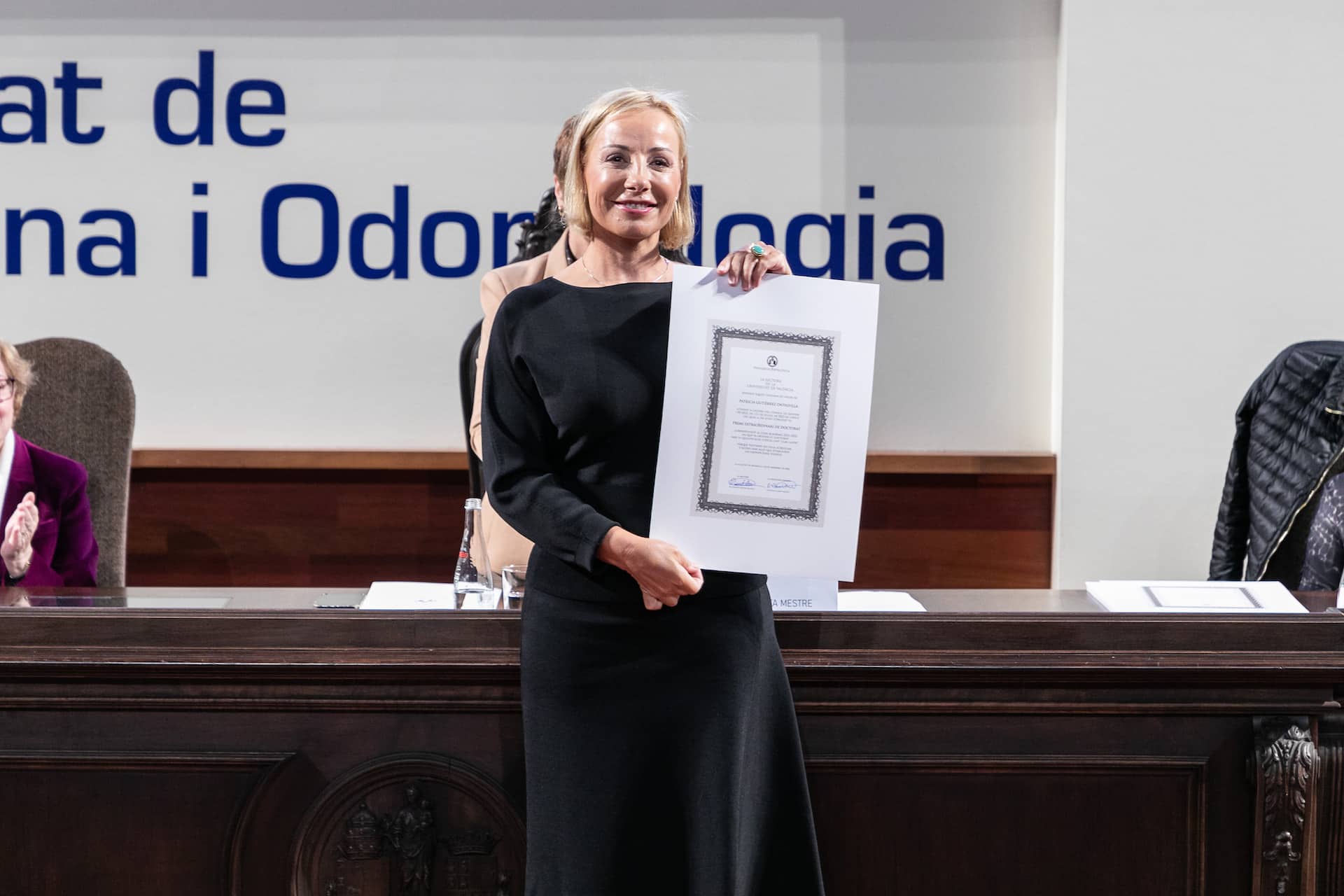 La Dra. Patricia Gutiérrez Ontalvilla (cirujana plástica) recibiendo el Premio Extraordinario de Tesis Doctoral 2020